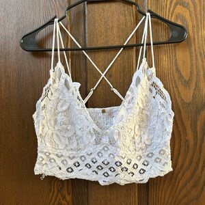 NWOT Free People White Lace Cropped Top